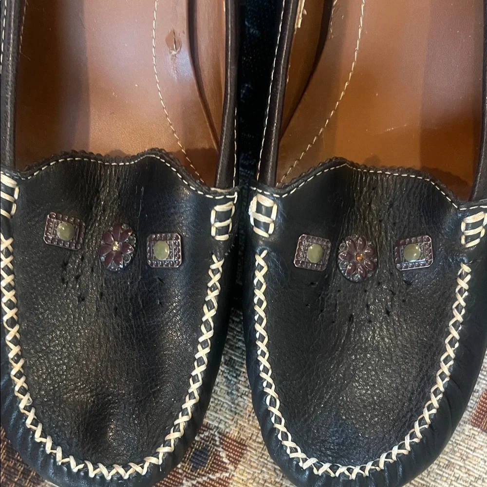 Liz Claiborne Black Heels with White Stitching